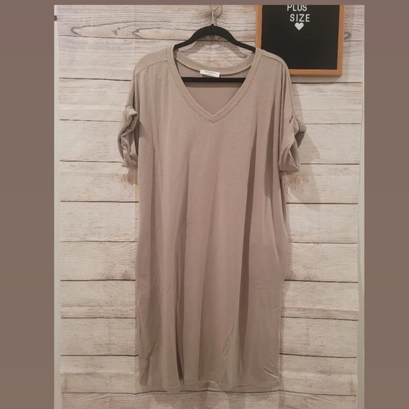 Dresses & Skirts - 💖 Plus size Beige Tunic Dress 💞
